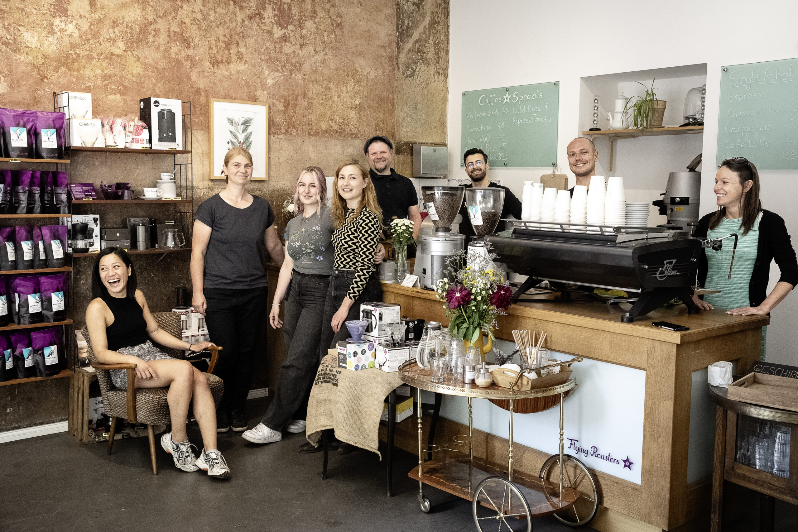 Flying Roasters Team im Café